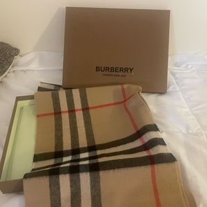 Burberry classic check scarf